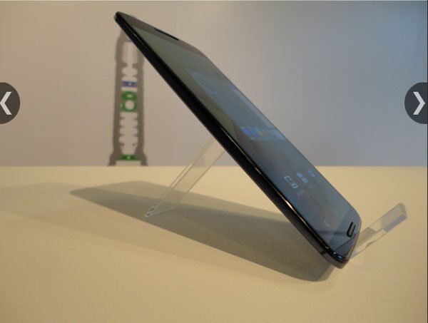 8.398x159.26x10.06 मिमी और वज़न 184 ग्राम। 32 जीबी के नेक्सस 6 की क़ीमत 43, 999 रुपए हैं जबकि 64 जीबी वर्ज़न की क़ीमत 48, 999 रुपए है। (स्रोत : देवाशीष सरकार)