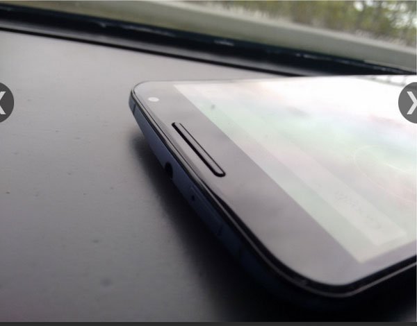 यह फोन 420 जीपीयू के साथ 2.7 GHz क्वॉडकोर स्नैपड्रैगन 805 प्रोसेसर पर आधारित है। इसमें 3 जीबी रैम की सुविधा भी दी गई है। (स्रोत : देवाशीष सरकार)