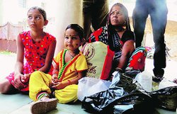 छत्तीसगढ़ नसबंदी मामला: ‘भेड़-बकरियों की तरह ढकेलते हुए ले गए उन्हें’