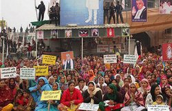 पुलिस छावनी बना बरवाला: आश्रम की बिजली-पानी काटने से लोगों में बढ़ा गुस्सा