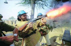 संत रामपाल को गिरफ्तार करना मुश्किल, आज भी जारी रहेगी पुलिस कार्रवाई