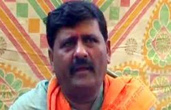 वीडियो में भाजपा विधायक एक युवा को पीटते हुए पाए गए