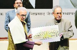 केदारनाथ सिंह को राष्ट्रपति ने ज्ञानपीठ पुरस्कार से किया सम्मानित