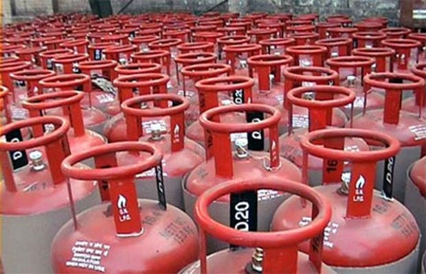 Non-subsidised LPG rate cut, LPG Rate Cut by Rs 5, Rate cut by Rs 5 per cylinder, Price of non-subsidised LPG, non-subsidised lpg price, non subsidised lpg price in delhi, price of non subsidised lpg cylinder, price of non subsidised cylinder, non subsidy cylinder, rate of non subsidized cylinder