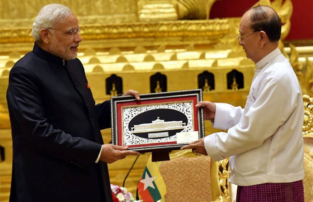 Narendra Modi arrives at Presidential Palace