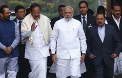 नरेंद्र मोदी ने जताई उम्मीद: संसद में बैठे लोग मिलकर आगे बढाएं देश