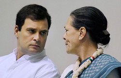 नेहरू जयंती कार्यक्रम: राहुल गांधी ने नरेंद्र मोदी पर साधा निशाना, कहा ‘सफाई के बहाने फोटो खिंचवा रहे लोग’