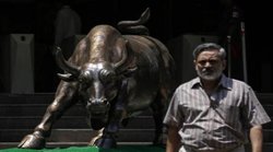 सेंसेक्स, निफ्टी नई ऊंचाई पर