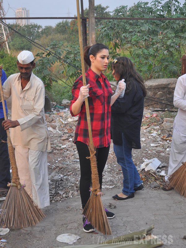 अभिनेत्री तमन्ना भाटिया से पहले अमिताभ बच्चन, सलमान खान सहित कई बॉलीवुड सितारों ने प्रधानमंत्री मोदी के 'स्वच्छ भारत अभियान' में बढ़ चढ़कर निभाई है भूमिका (फोटो: वरिंदर चावला)