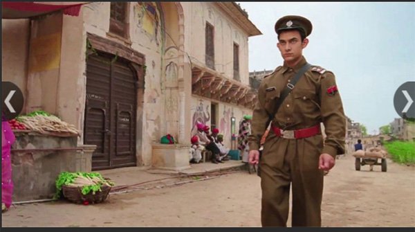 PK: शुक्रवार (19 दिसंबर) को सिनेमाघरों में फिल्म पीके रिलीज़ हुई है। मिस्टर परफेक्शनिस्ट कहे जाने वाले आमिर खान ने अपनी अदाकारी का लोहा मनवाया है तो वहीं दूसरी ओर फिल्म समीक्षकों से भी पीके को जबर्दस्त (सकारात्मक) प्रतिक्रिया मिली है। वैसे बॉक्स ऑफिस पर यह फिल्म कितना कमाल दिखा पाएगी, ये देखना बाकी है।