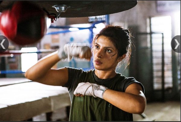 Mary Kom: भारतीय महिला मुक्केबाज़ एमसी मेरी कॉम के जीवन पर आधारित फिल्म Mary Kom ने सिनेमाघरों की तरफ दर्शकों को मोड़ा। राष्ट्रीय पुरस्कार विजेता अभिनेत्री प्रियंका चोपड़ा ने मुक्केबाज़ एमसी मेरी कॉम का किरदार निभाया।