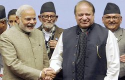 मोदी ने की शरीफ से बात, बोले-दुख की घड़ी में पाक के साथ है भारत