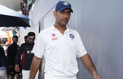 क्रिकेट जगत को ‘स्तब्ध’ कर गया धोनी का निर्णय