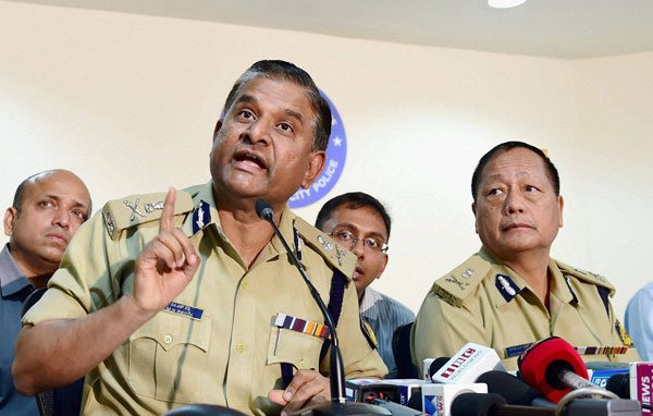 आतंकी संगठन ईस्लामिक स्टेट के ट्विटर अकाउंट संचालक मेहदी मसरूर बिस्वास को बेंगलूरू स्थित उसके आवास से गिरफ्तार करने के बाद शनिवार (13 दिसंबर) को प्रेस वार्ता करते बेंगलूरू के पुलिस कमिश्नर एम. एन. रेड्डी। (फ़ोटो-पीटीआई)
