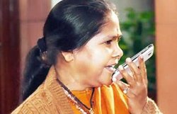 साध्वी को बर्खास्त नहीं करेगी सरकार
