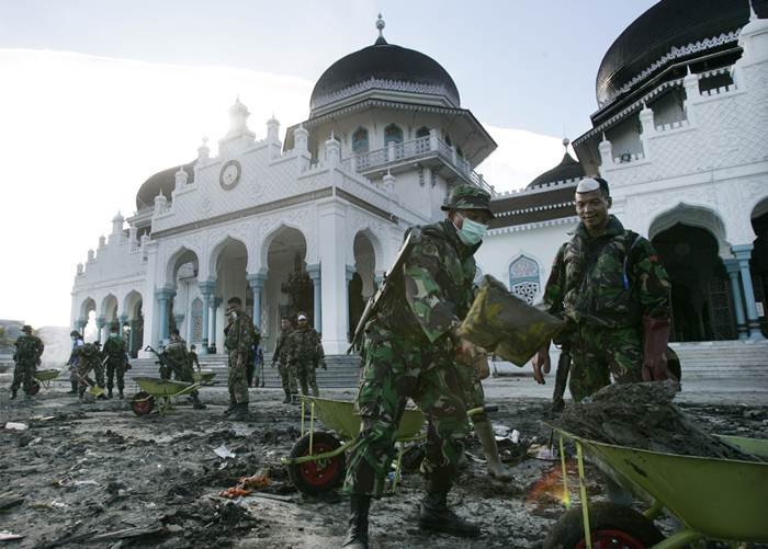 इंडोनेशिया के तटीय इलाक़े के पास समुद्र में रिक्टर स्केल पर 9.15 तीव्रता का भूकंप आया था।