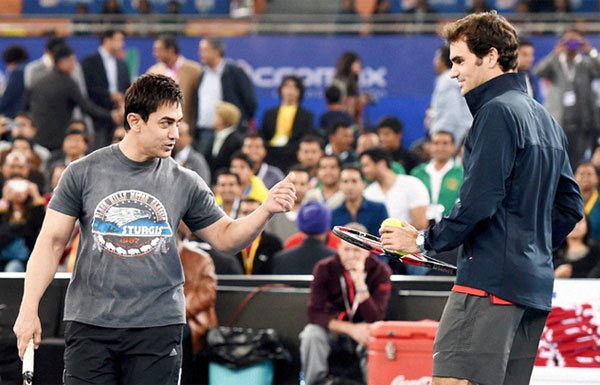 ITPL 2014 को देखने पहुंचे बॉलीवुड सुपरस्टार आमिर खान टेनिस स्टार रोजर फेडरर के साथ (फोटो: भाषा)