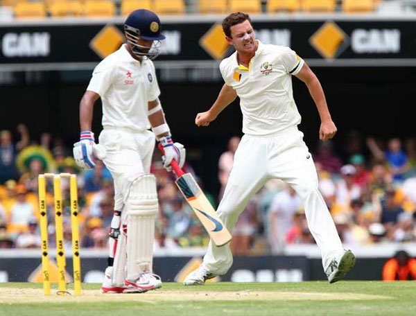 भारतीय टीम आस्ट्रेलिया के खिलाफ दूसरे क्रिकेट टेस्ट के दूसरे दिन 408 रन पर सिमट गई। (फोटो: एपी)