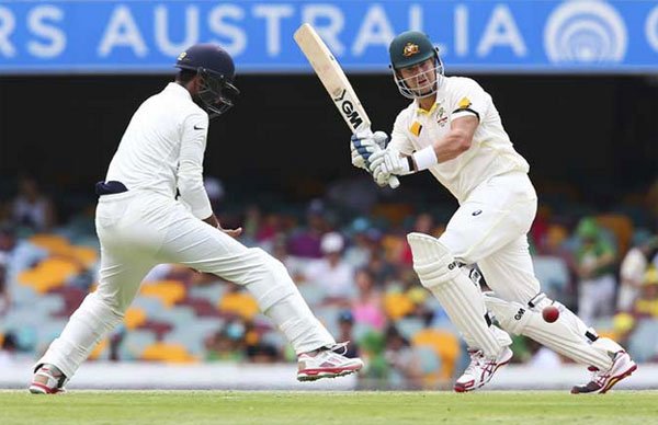 दूसरे दिन का खेल खत्म होने के समय ऑस्ट्रेलियाई कैप्टन स्टीवन स्मिथ 65 रन बनाकर खेल रहे हैं जिसमें छह चौके और दो छक्के शामिल हैं। (फोटो: एपी)