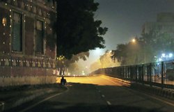 शीतलहर की चपेट में उत्तर भारत: घने कोहरे से रेल व वायु यातायात प्रभावित