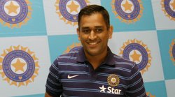 धोनी का मजाक: विराट कोहली ने शिखर धवन को घोंप दिया चाकू