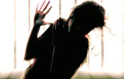 CRIME: बाथरूम में मिली घरेलू सहायिका की जली लाश