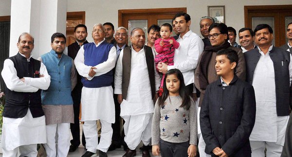 लालू की बेटी राजलक्ष्मी की शादी मुलायम के पोते तेज प्रताप सिंह से होने जा रही है। (फोटो: भाषा)