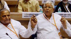 मुलायम सिंह यादव के घर आया लालू की बेटी का शगुन