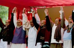 वादे निभाएं या कुर्सी छोड़ें मोदी