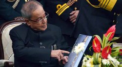 इंदिरा गांधी को नहीं मालूम थे आपातकाल के संवैधानिक प्रावधान: प्रणब मुखर्जी