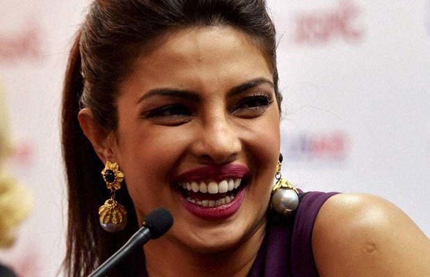 अमेरिका में मौजूद प्रियंका ने कंगना को उनकी इस जीत पर शुभकामनाएं दी।