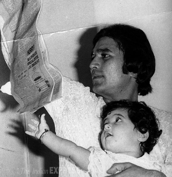 राजेश खन्ना ने अपने सिने करियर की शुरुआत 1966 में चेतन आंनद की फिल्म 'आखिरी खत' से की। वर्ष 1966 से 1969 तक राजेश खन्ना फिल्म इंडस्ट्री में अपनी जगह बनाने के लिए संघर्ष करते रहे।