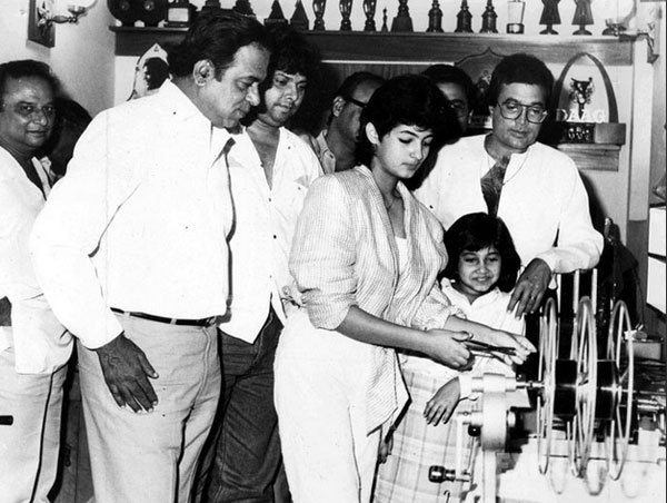 राजेश खन्ना के अभिनय का सितारा निर्माता, निर्देशक शक्ति सामंत की क्लासिकल फिल्म 'अराधना' से चमका। बेहतरीन गीत, संगीत और अभिनय से सजी इस फिल्म की 'गोल्डन जुबली' कामयाबी ने राजेश खन्ना को 'स्टार' के रूप में स्थापित कर दिया।