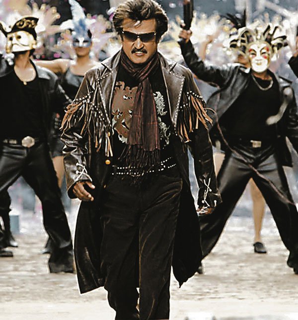 यह बात किसी से नहीं छुपी है कि अभिनय के इस महारथी को उनके प्रशंसक भगवान के रूप में पूजते हैं।