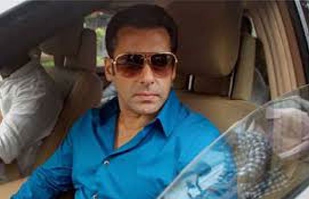दुर्घटना के बाद सलमान को चिकित्सकीय परीक्षण के लिए जे जे अस्पताल ले जाया गया। पवार ने आज अदालत को बताया कि चिकित्सकों ने सलमान के रक्त का नमूना एकत्रित किया और उसे प्रयोगशाला में भेजने से पहले दो शीशियों में डाला।