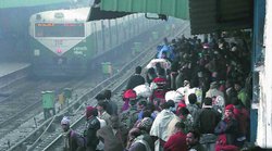 ठंड से ठिठुरा उत्तर भारत, दिल्ली में भी टूटा रिकॉर्ड