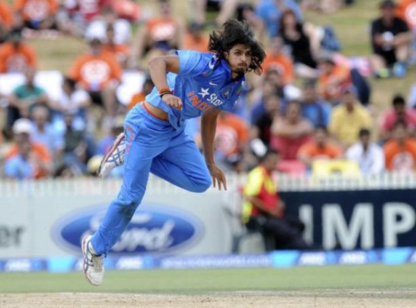 Team India: अनुभवी तेज गेंदबाज ईशांत शर्मा भी अपने तेज आक्रमण से विरोधियों को चित करते नजर आएंगे। टीम में शामिल सभी गेंदबाज़ों में ईशांत शर्मा सबसे अधिक अनुभवी हैं और इसीलिए भारतीय तेज गेंदबाजी की कमान इनके पास होगी।