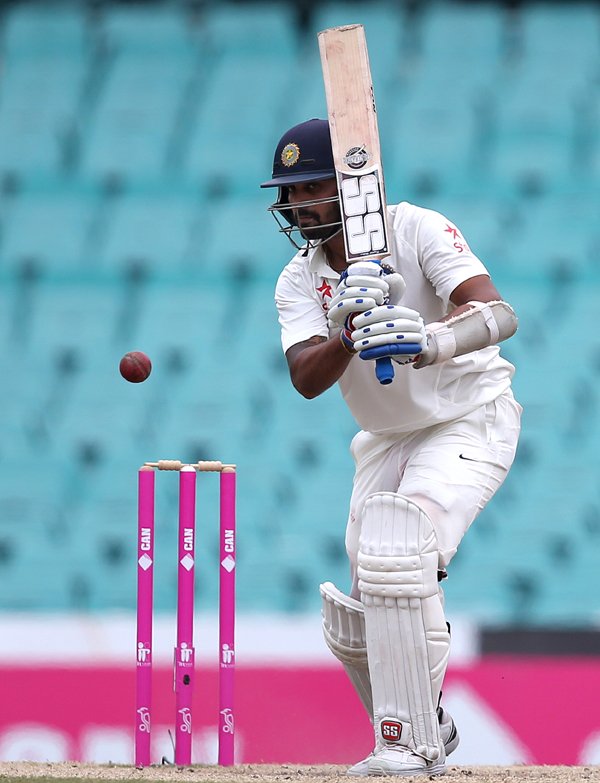 Sydney Test: भारत और ऑस्ट्रेलिया के बीच सिडनी में खेले जा रहे चौथे और अंतिम टेस्ट मैच के पांचवें दिन भारतीय बल्लेबाज मुरली विजय मेजबान ऑस्ट्रेलिया के खिलाफ बल्लेबाज़ी करते हुए। (स्रोत-एपी)