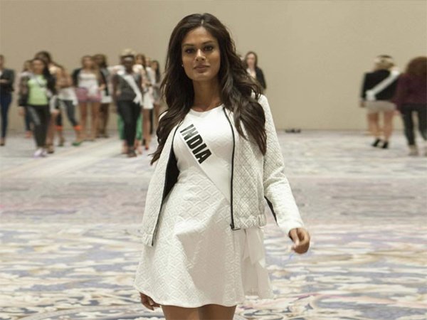 Miss Universe Pageant: फ़्लोरिडा स्थित मियामी में आयोजित 63वां मिस यूनिवर्स प्रतियोगिता के दौरान भारत का प्रतिनिधित्व करतीं नोयोनिता। (स्रोत-रॉयटर्स)