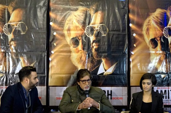 Shamitabh Promotion: फिल्म के प्रचार के लिए लंदन पहुंचे अमिताभ ने कहा, ‘‘बहुत सारे लोग शीर्षक को लेकर बातचीत कर रहे हैं और महसूस करते हैं कि किसी तरह सनसनी पैदा करने के लिए मेरे नाम का इस्तेमाल किया गया। यह पूरी असत्य है।’’ (स्रोत-पीटीआई)