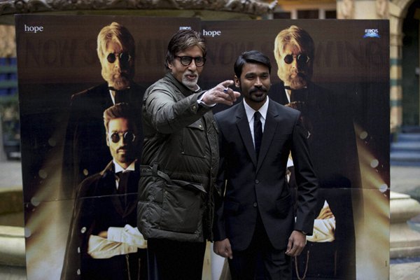 Shamitabh Promotion: अमिताभ ने कहा कि फिल्म का विषय कुछ इस तरह का है जो पहले कभी नहीं देखा गया। (स्रोत-एपी/पीटीआई)