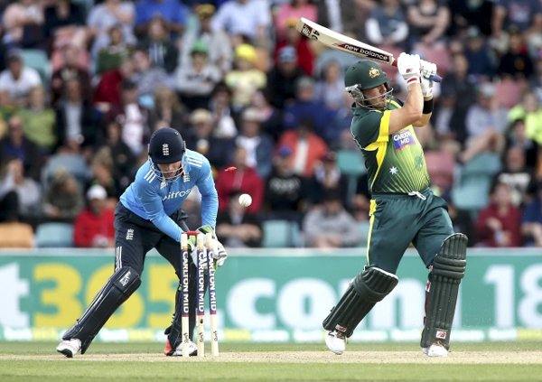 AusVsEng: स्मिथ ने यहां से जिम्मेदारी भरी पारी खेली और कप्तान के रूप में अपने पदार्पण मैच में शतक जड़ने वाले दूसरे ऑस्ट्रेलियाई कप्तान बने। उनसे पहले माइकल हसी ने यह कारनामा किया था। स्मिथ दुनिया के पहले ऐसे खिलाड़ी बन गये हैं जिन्होंने टेस्ट और वनडे में कप्तान के रूप में अपने पहले मैच में शतक लगाये। (तस्वीर-रॉयटर्स)
