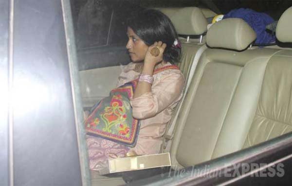 Soha Ali Khan mehendi: सोहा अली खान के मेंहदी समारोह में पहुंचीं कोंकणा सेन। (फ़ोटो-वरिंदर चावला)