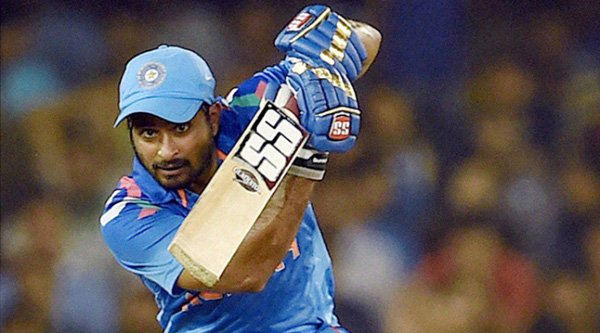 Team India: अंबाती रायडू को मध्यक्रम उनकी आक्रामक बल्लेबाज़ी करने का फल मिला है। उनकी आक्रामक शैली की वजह से ही हाल में संपन्न सीरीज में श्रीलंका के खिलाफ उन्हें नंबर तीन पर बल्लेबाज़ी के लिए भेजा गया था।