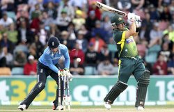 स्टीवन स्मिथ की कप्तानी पारी से ऑस्ट्रेलिया फ़ाइनल में, इंग्लैंड को 3 विकेट से हराया