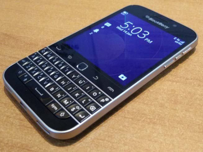BlackBerry Classic:इसमें 2 जीबी रैम और 16 जीबी की इंटरनल मेमरी है। (स्रोत-इंडियन एक्सप्रेस)