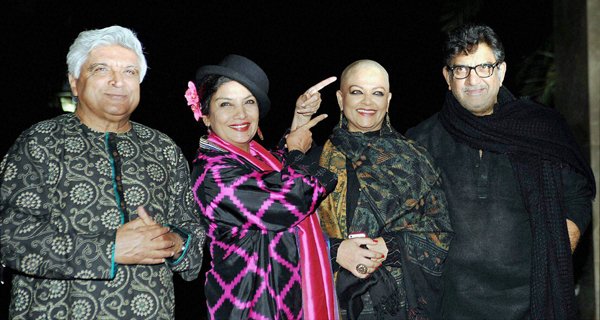 Farah Khan Birthday: मुंबई में बॉलीवुड फिल्म निर्माता फराह खान के जन्मदिन पर आयोजित पार्टी में पहुंचे बॉलीवुड अभिनेता अभिषेक बच्चन और उकी पत्नी ऐश्वर्या राय बच्चन। (फ़ोटो-पीटीआई)