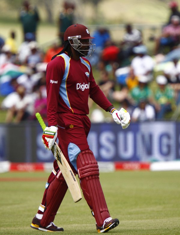 South Africa VS West Indies: इससे पहले वेस्टइंडीज के कप्तान जेसन होल्डर ने टॉस जीतकर पहले बल्लेबाजी का फैसला किया और फिलेंडर ने उनके फैसले को गलत साबित करने में कोई कसर नहीं छोड़ी। (तस्वीर-एपी)