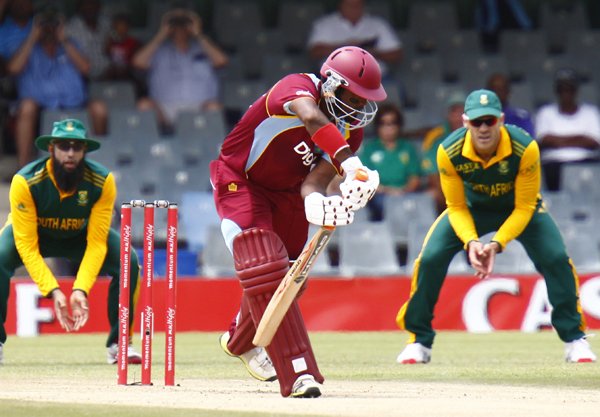 South Africa VS West Indies: ग्यारहवें नंबर पर बल्लेबाजी करने उतरे सुलेमान बेन (18) और होल्डर (नाबाद 17) ने अंतिम विकेट के लिए 26 रन जोड़कर टीम का स्कोर 100 रन के पार पहुंचाया। (तस्वीर-एपी)