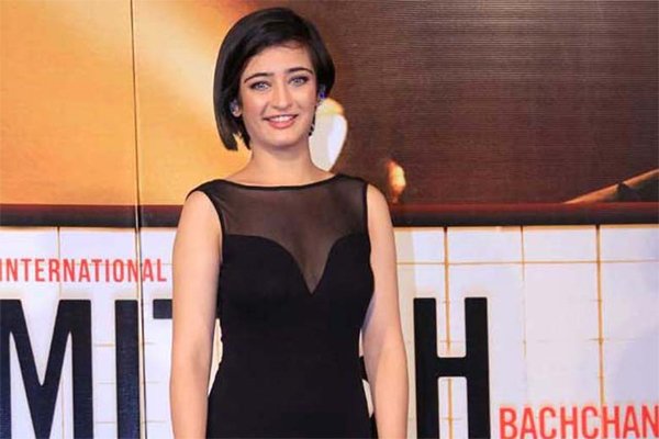 Akshara Haasan: अक्षरा बताती हैं, ‘‘जब मेरे माता पिता अलग हुए तो इस बात ने मुझे ताकत दी। कुछ समय बीतने के बाद मुझे अहसास हुआ कि मैं कुछ नहीं कर सकती क्योंकि ये उनकी जिंदगी, वे जो भी करना चाहते हैं, इसका फैसला मुझे उन पर छोड़ देना होगा। उनकी खुशी अधिक मायने रखती है।’’ (फ़ोटो-बॉलीवुड हंगामा)